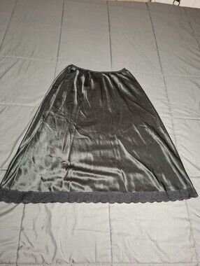 Vintage Slip Skirt Warner's Size Medium Made In Canada Lace Trim